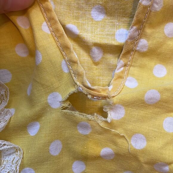 Kitschy Vtg yellow with white polka dots cloth clothes pin holder - Picture 7 of 7